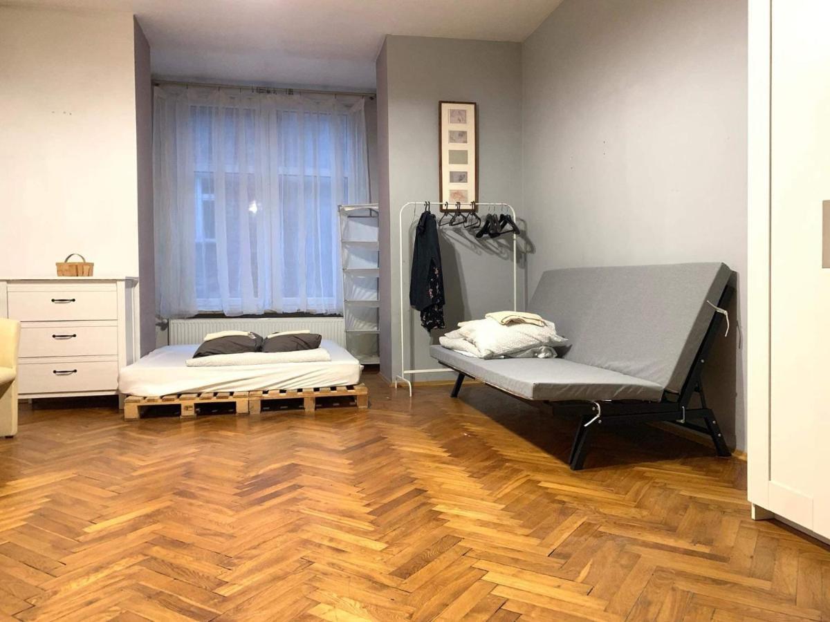 Spacious Apartment Краков Экстерьер фото
